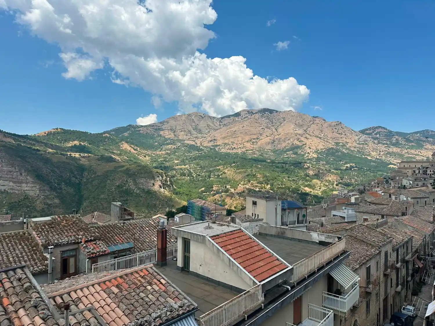 VISTA PANORAMICA DAL TERRAZZO SUL MASSICCIO DELLE MADONIE